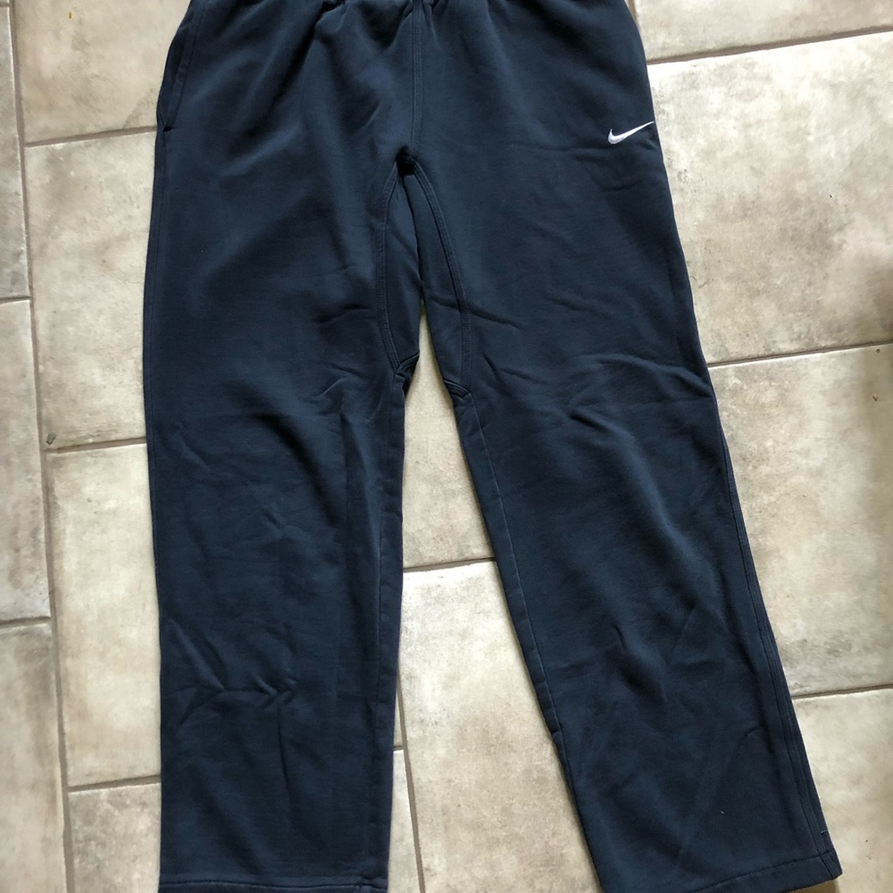 Black Nikey sweatpants